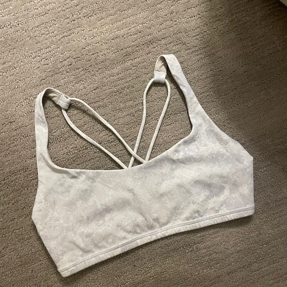 LULULEMON SPORTS BRA S WHITE W BLUE DETAIL